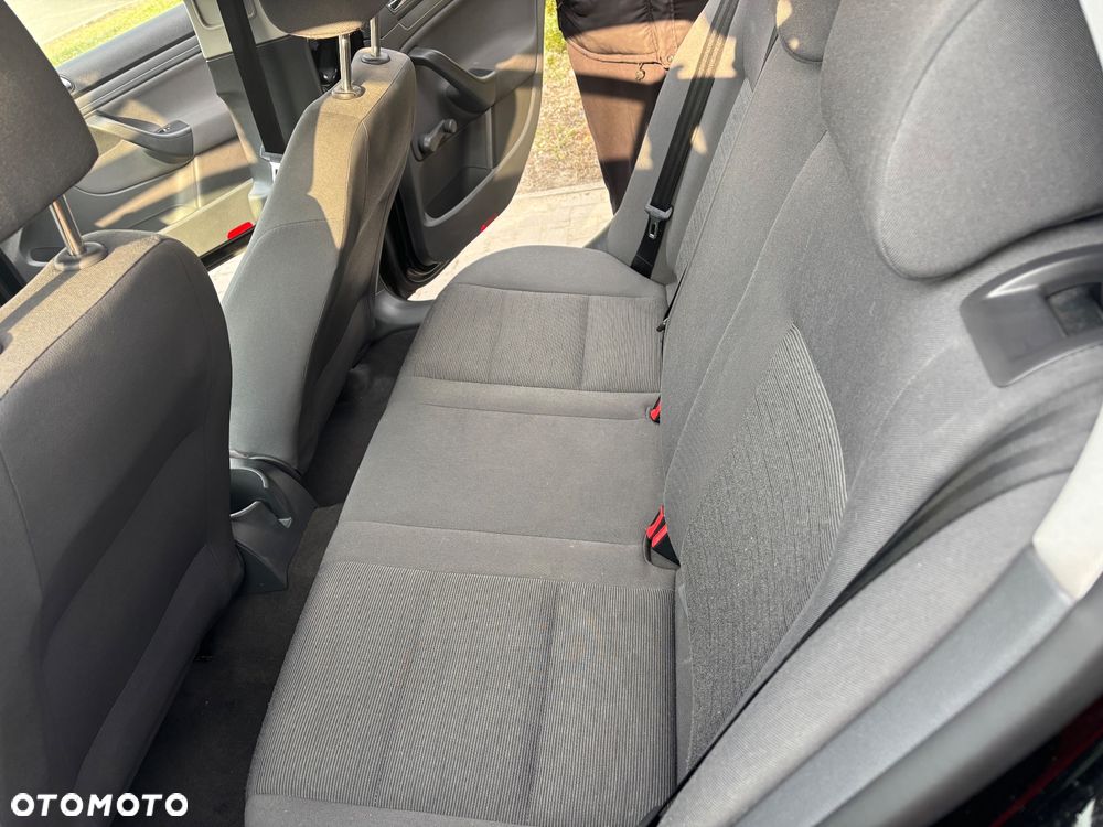 Volkswagen Golf - 32