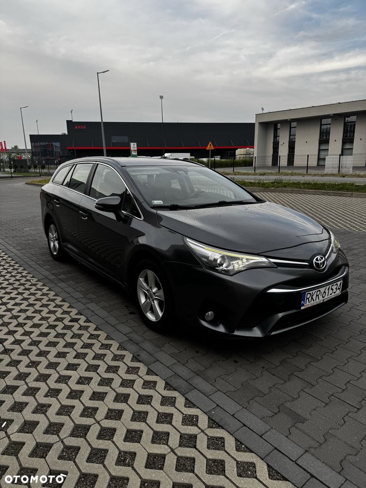 Toyota Avensis - 2