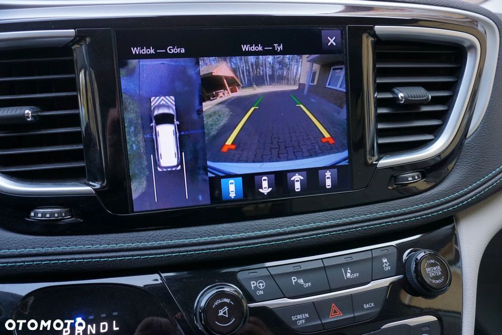 Chrysler Pacifica - 25