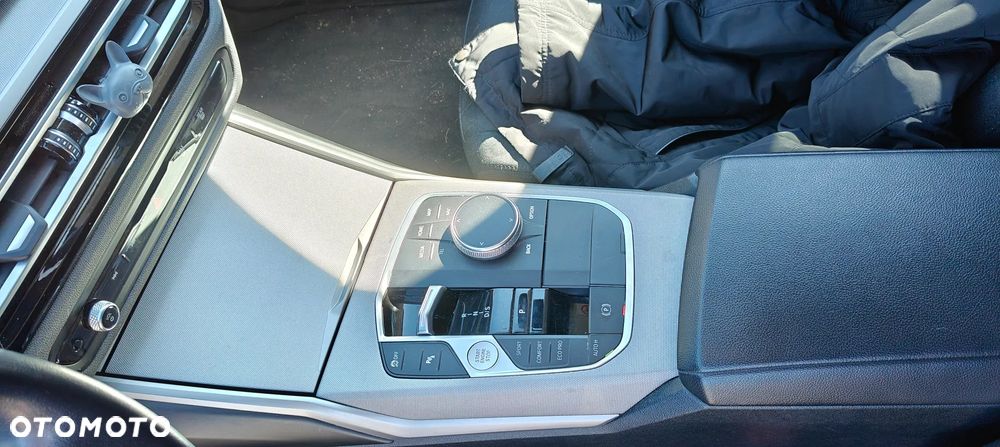BMW Seria 3 318d MHEV - 15
