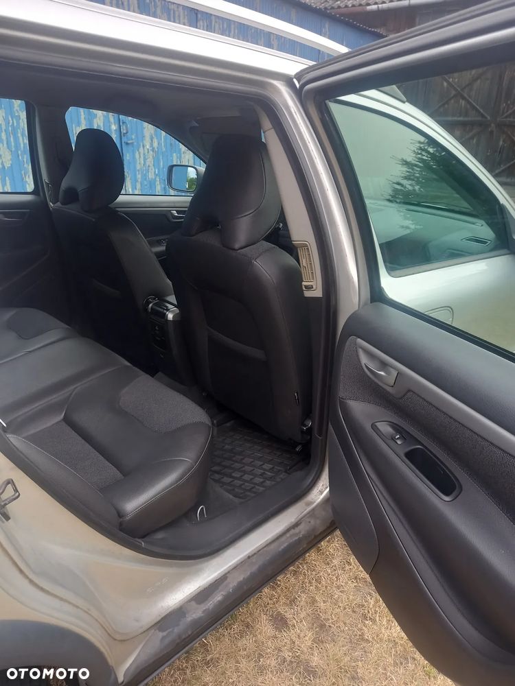 Volvo XC 70 D5 AWD Momentum - 10