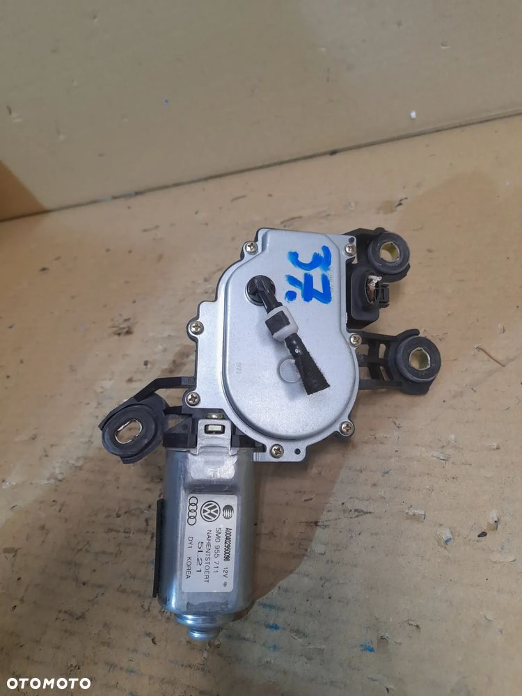 SILNICZEK WYCIERACZKI TYŁ VW GOLF V PLUS nr 5M0955711B / 0390201809 - 3