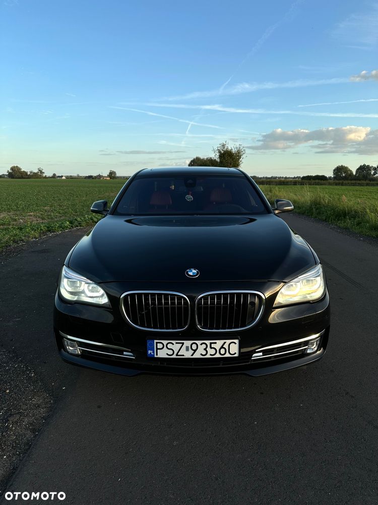 BMW Seria 7 750i xDrive Edition Exclusive - 2