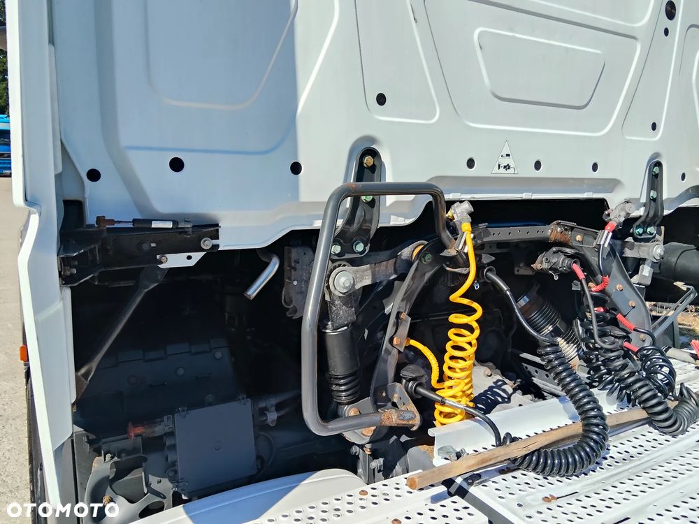 Mercedes-Benz Actros - 9