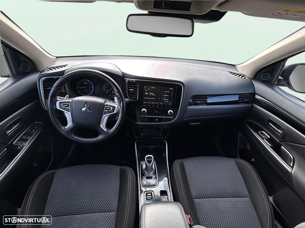 Mitsubishi Outlander 2.4 Intense - 14