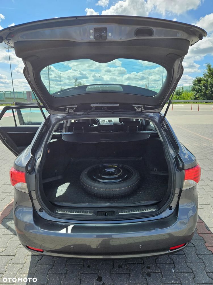 Toyota Avensis 1.8 Active - 14