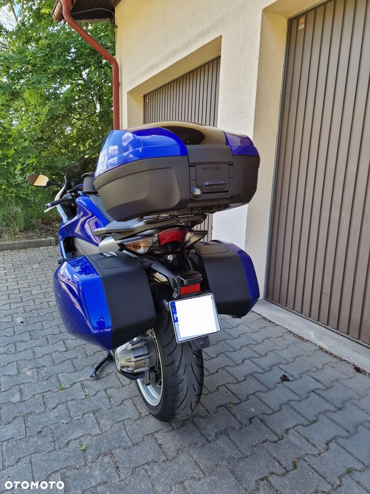 Honda VFR - 4