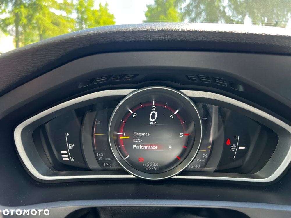 Volvo V40 Cross Country D2 Momentum - 18