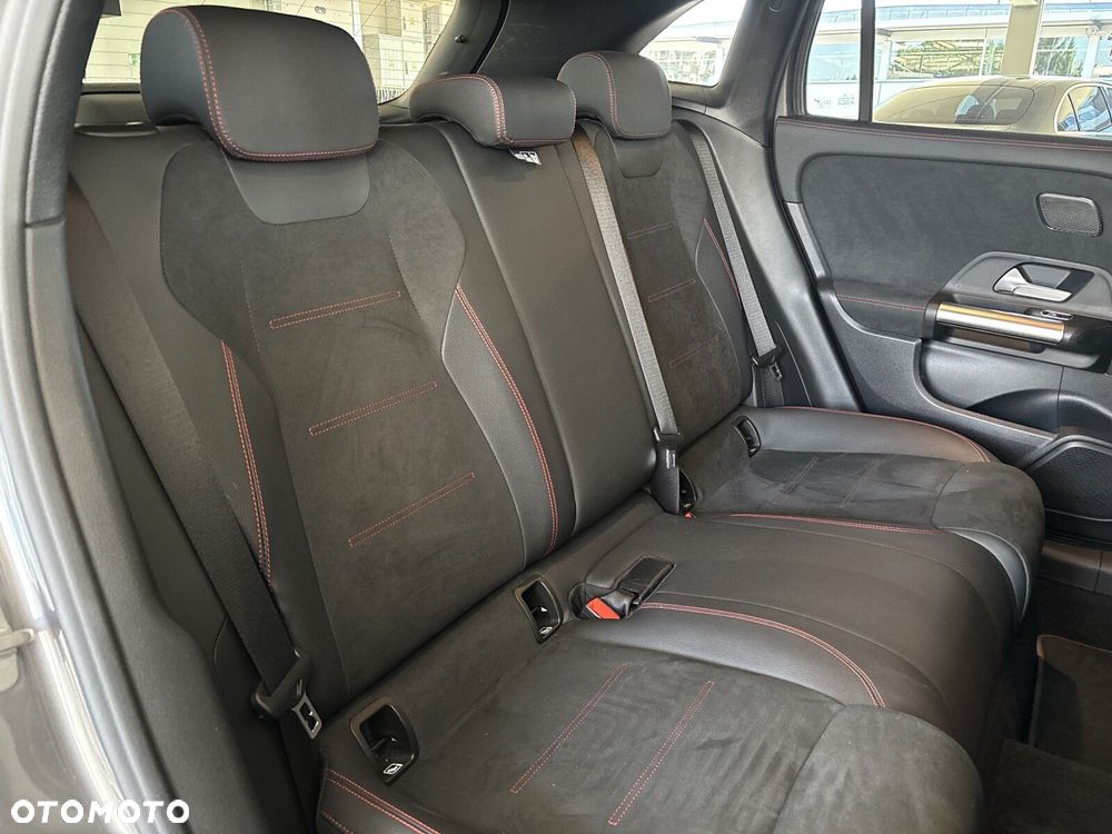 Mercedes-Benz GLA - 22
