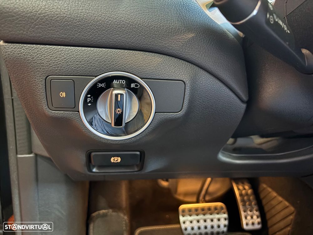 Mercedes-Benz CLA 220 CDI 7G-DCT AMG Line - 43