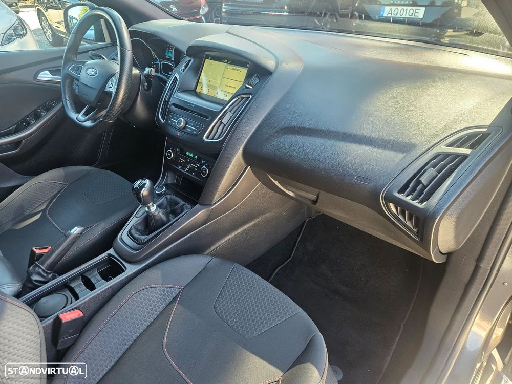 Ford Focus 1.0 EcoBoost ST-Line - 12