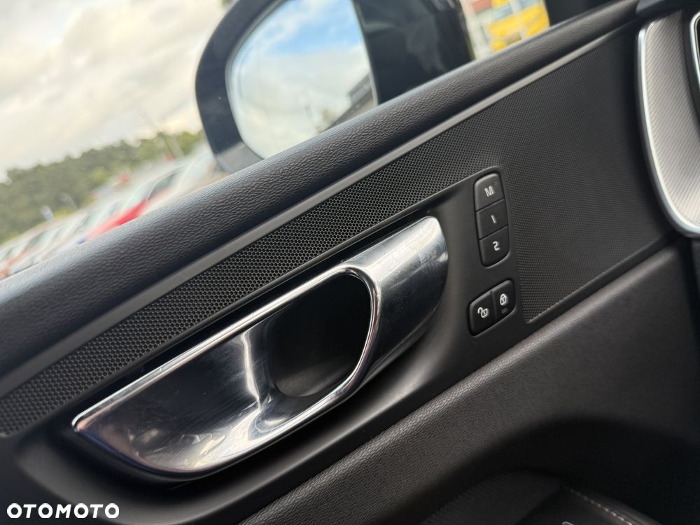 Volvo XC 60 B4 D AWD Geartronic RDesign - 19