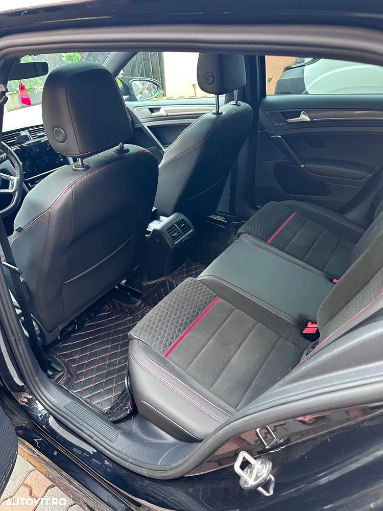 Volkswagen Golf - 8