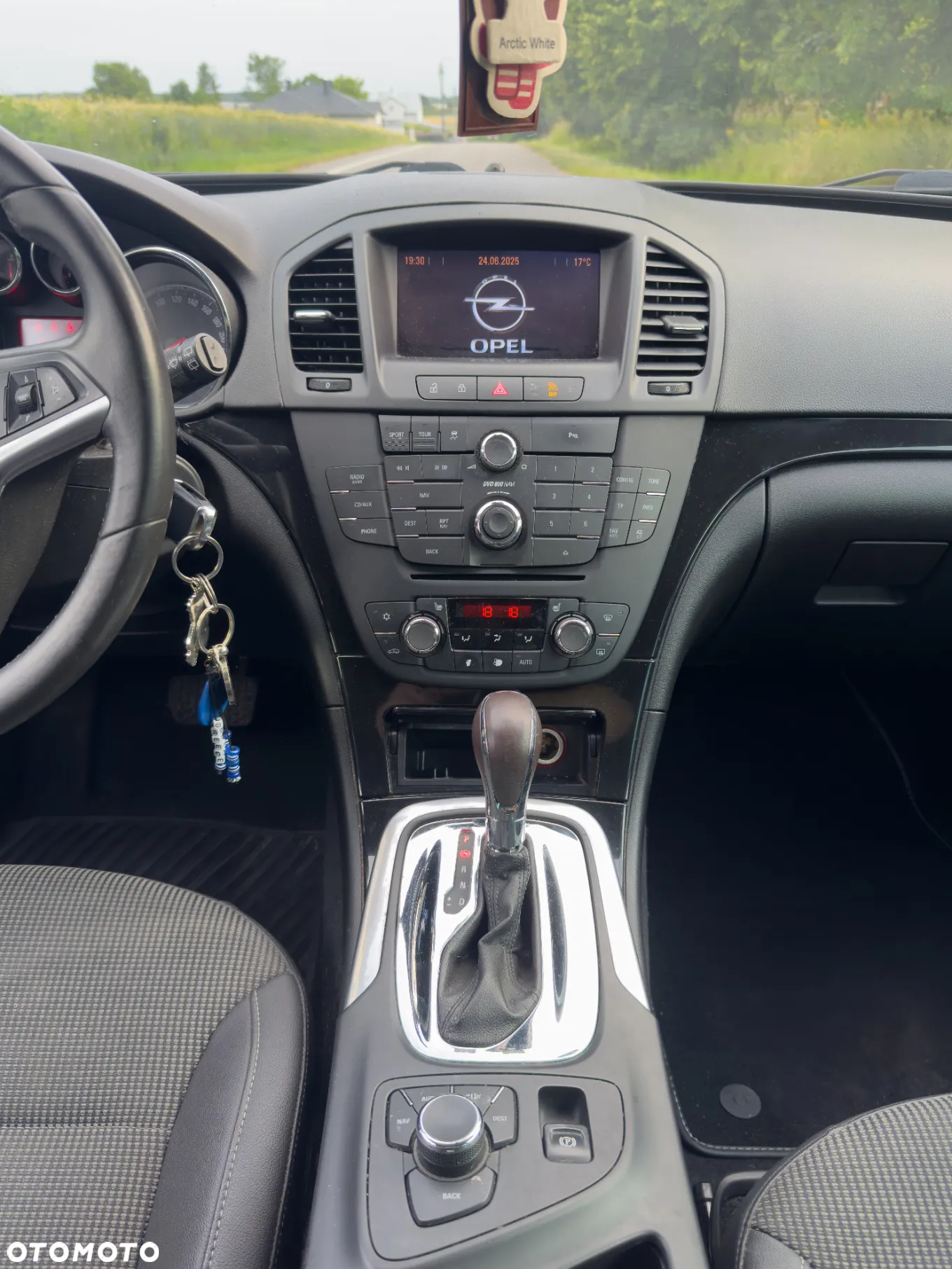 Opel Insignia 2.0 Turbo Sports Tourer 4x4 Automatik Cosmo - 15