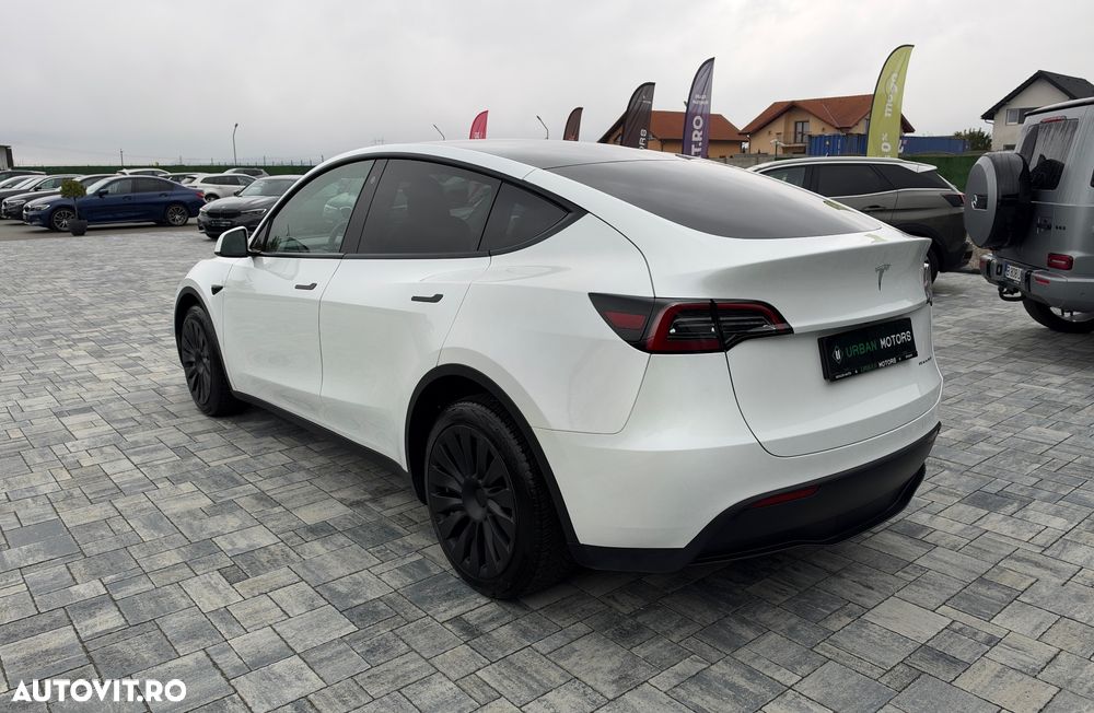 Tesla Model Y Long Range Dual Motor AWD - 2