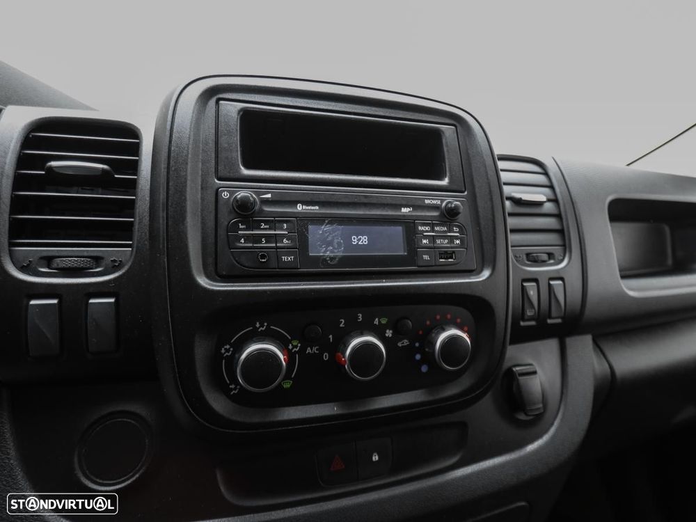 Renault Trafic 2.0 dCi L1H1 c/frio c/iva - 18