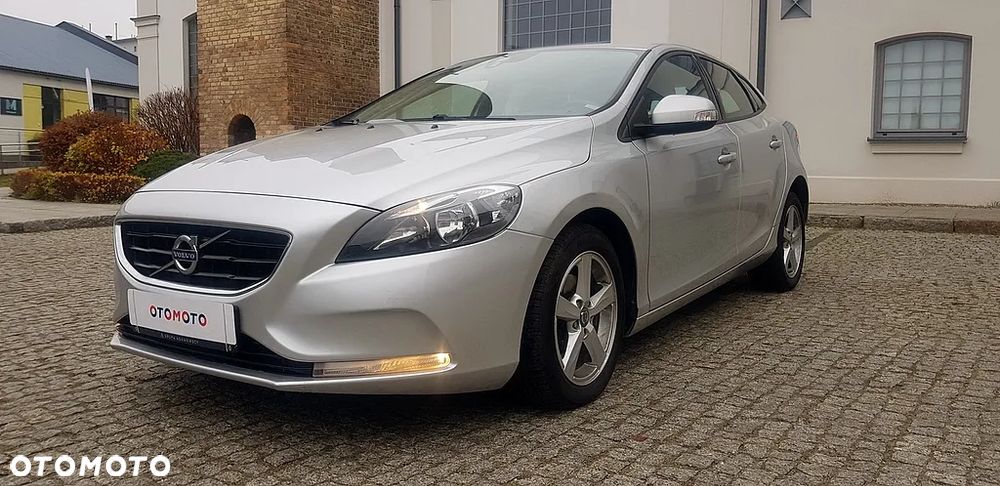Volvo V40 D2 Drive-E Momentum - 1