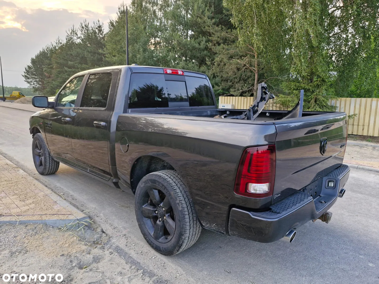Dodge RAM 1500 5.7 4x4 - 14