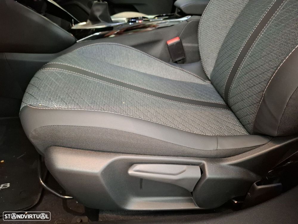 Peugeot 2008 1.2 PureTech Allure - 20