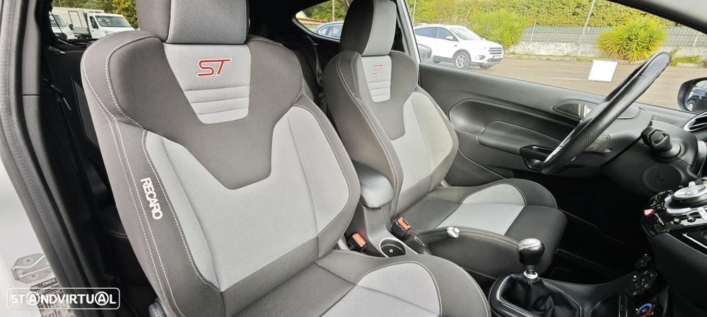 Ford Fiesta 1.6 T ST - 46