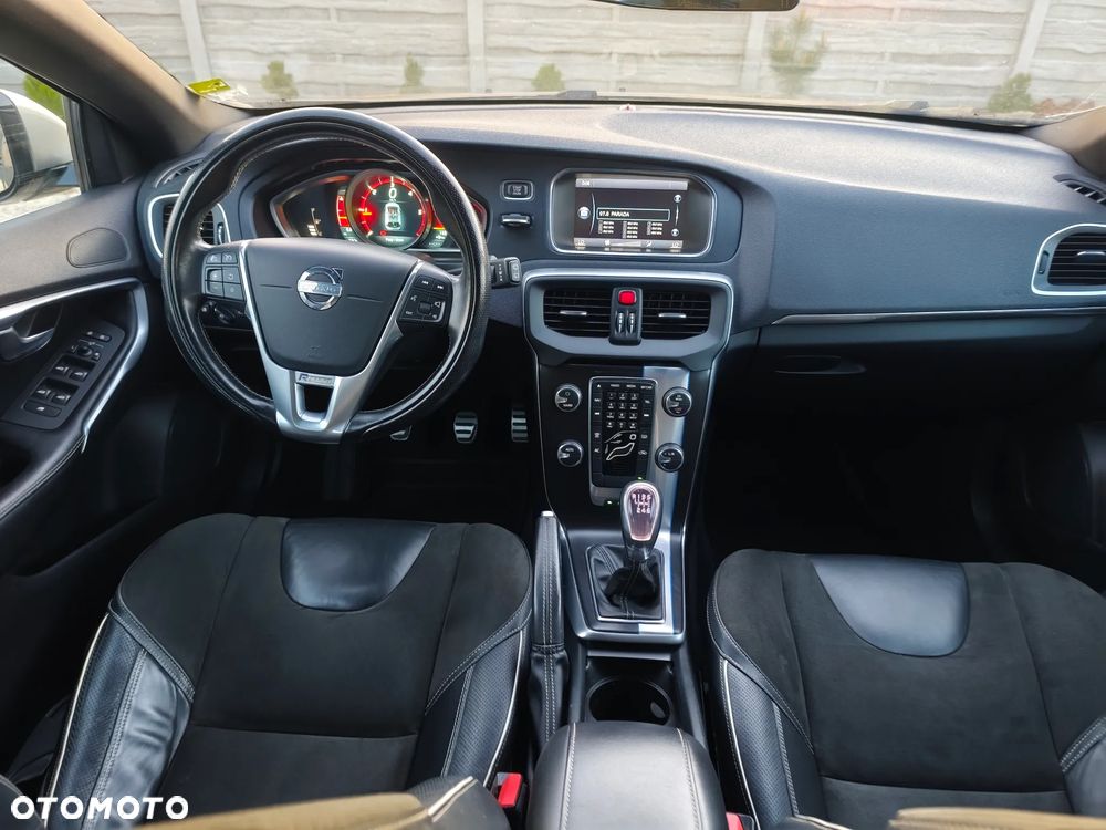 Volvo V40 D2 R Design - 24