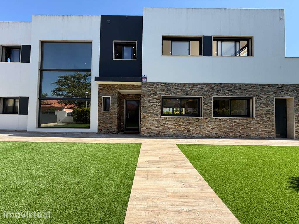 Moradia T5 com Piscina e Cave a venda em Vila Nogueira de Azeitão - Grande imagem: 2/53