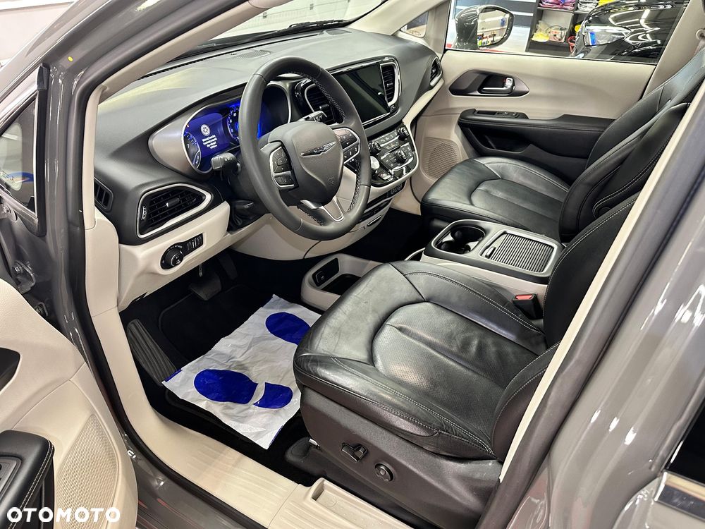 Chrysler Pacifica - 22