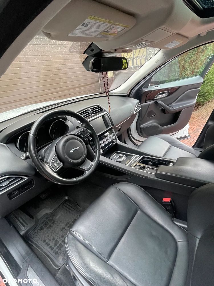 Jaguar F-Pace 30t AWD Portfolio - 16
