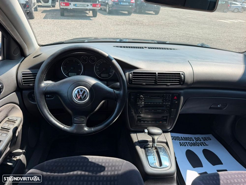 VW Passat 1.9 TDi Confortline Tip - 32