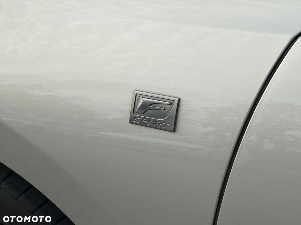 Lexus ES 300h F Sport Design - 36