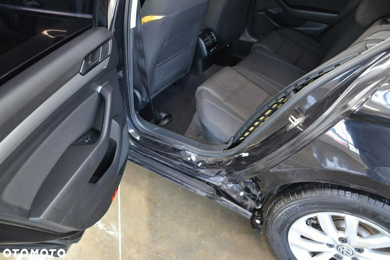 Volkswagen Passat - 22