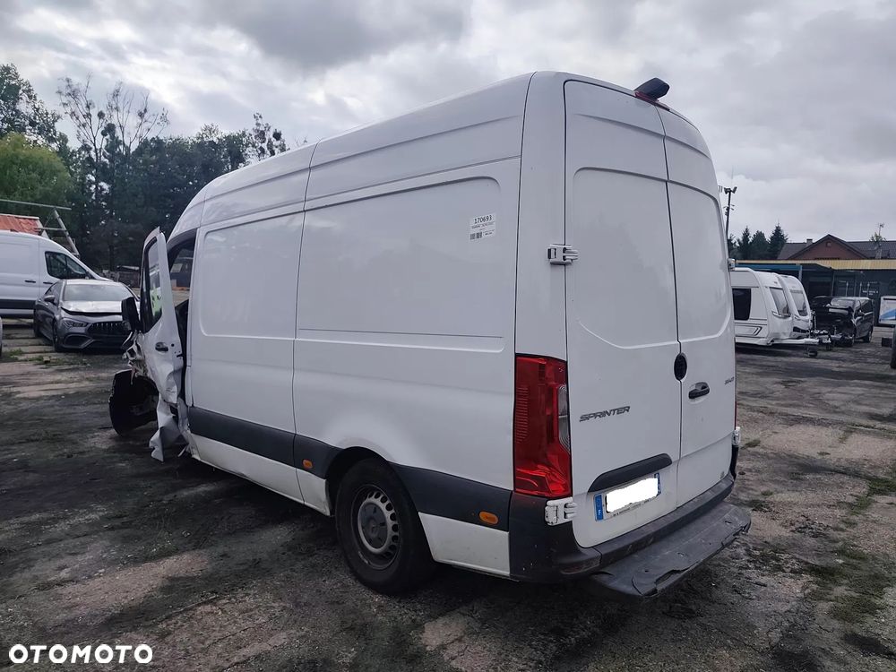 Mercedes-Benz Sprinter - 3
