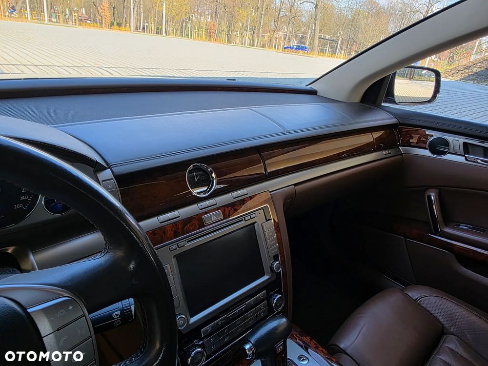 Volkswagen Phaeton - 23