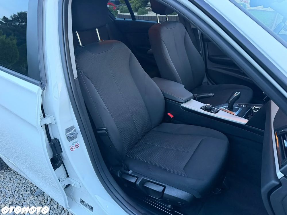 BMW Seria 3 318i Advantage - 28