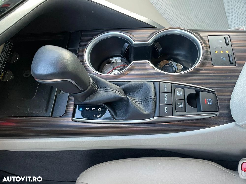 Toyota Camry 2.5 Hybrid Exclusive - 9