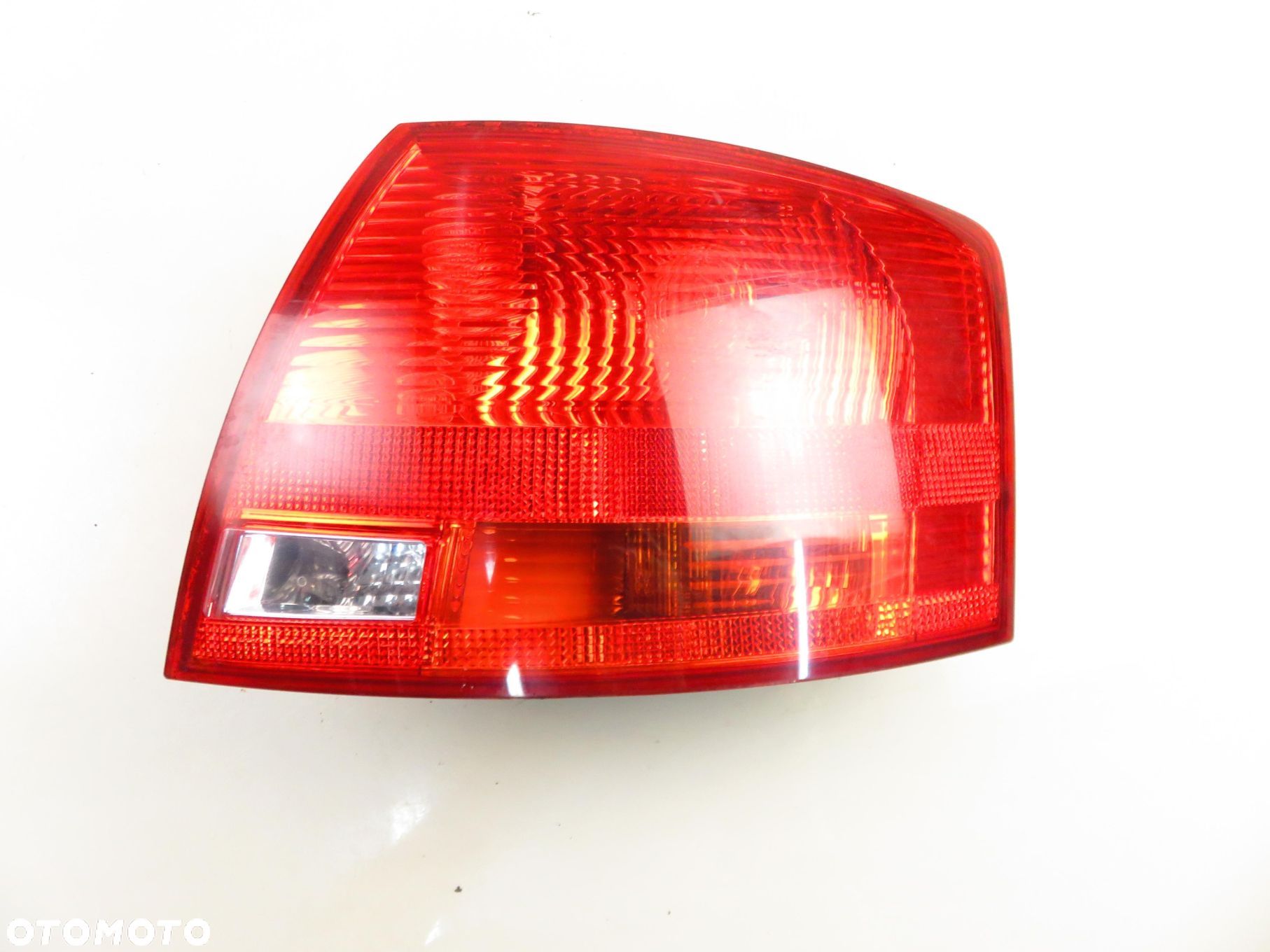 LAMPA PRAWA TYLNA AUDI A4 B7 Avant 8E9945096C - 1