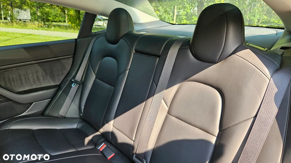 Tesla Model 3 - 21