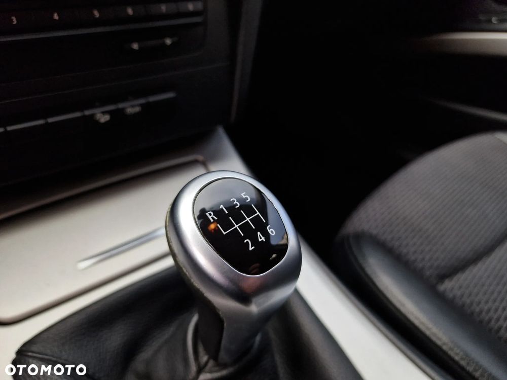 BMW Seria 3 320d xDrive - 38