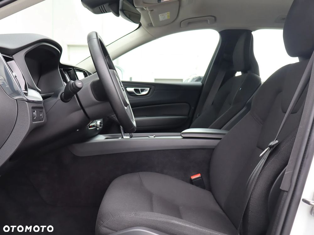 Volvo XC 60 B4 B Momentum - 14