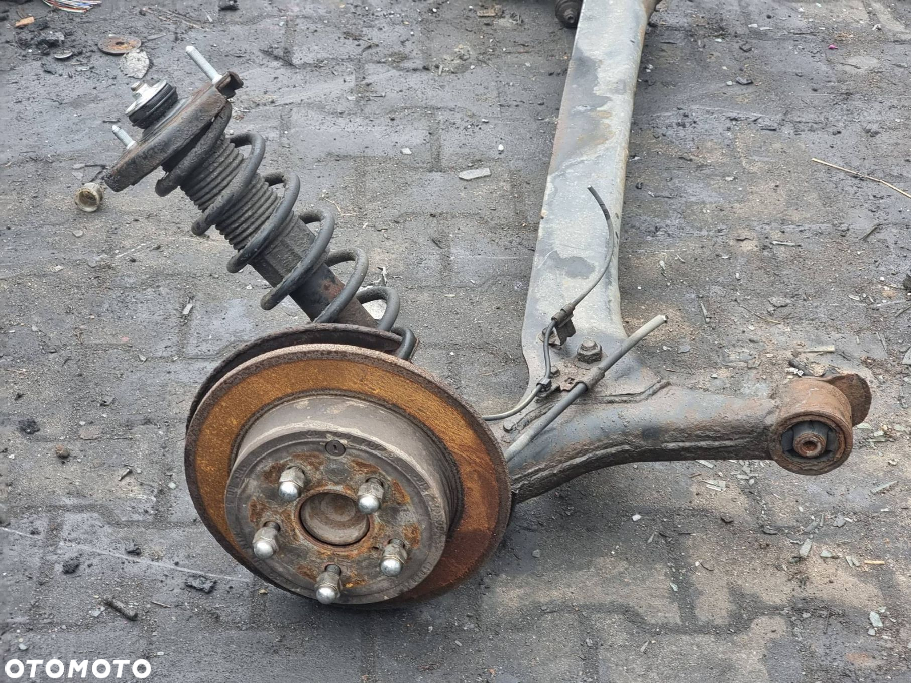 BELKA / SANKI TYŁ TOYOTA COROLLA VERSO - 3