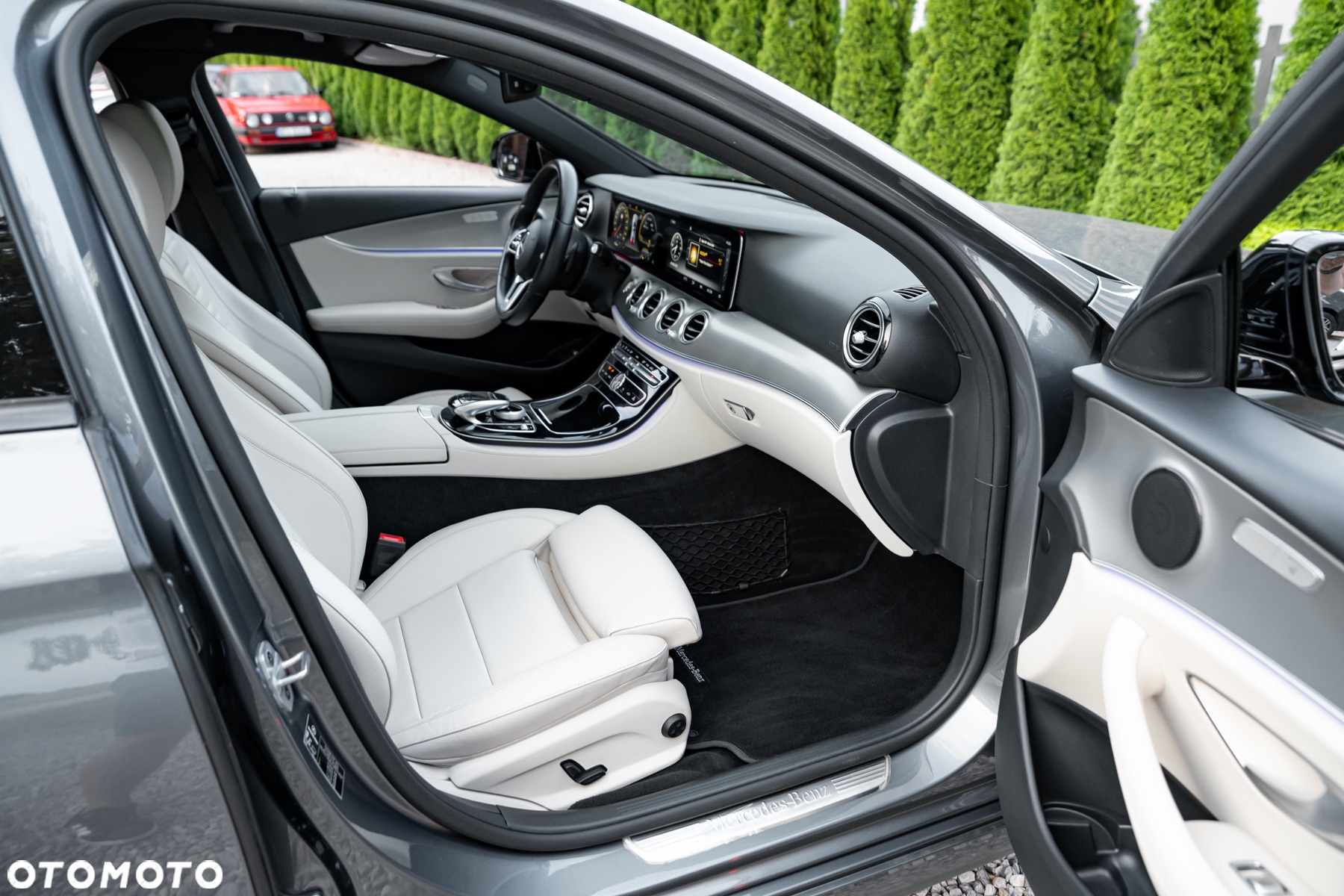 Mercedes-Benz Klasa E 200 4Matic 9G-TRONIC - 26