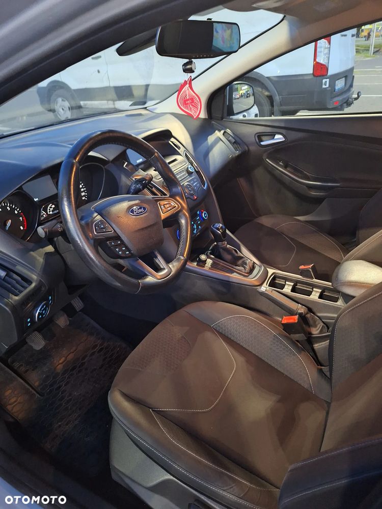 Ford Focus 1.6 Trend - 14
