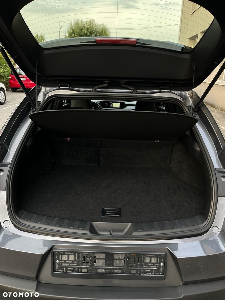 Lexus UX - 12