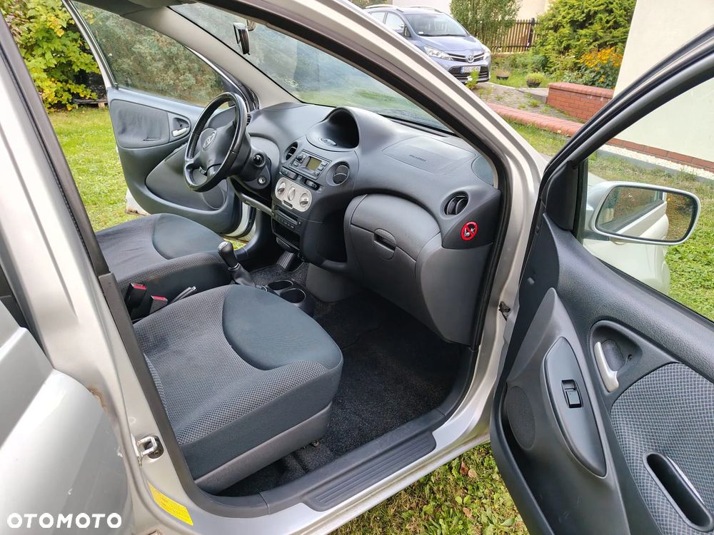 Toyota Yaris 1.0 - 9