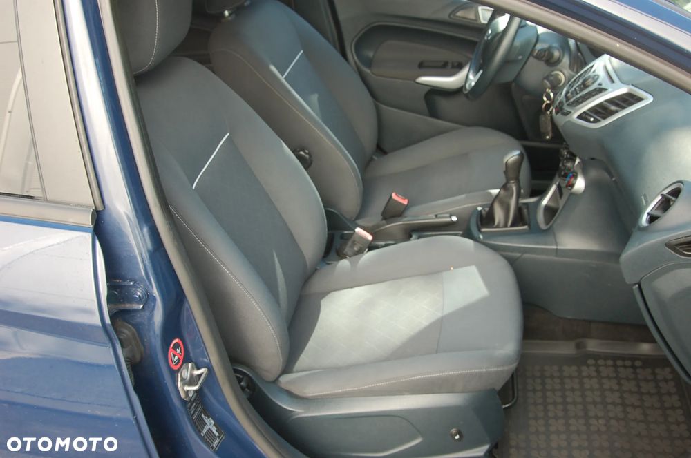 Ford Fiesta 1.4 Ghia - 34