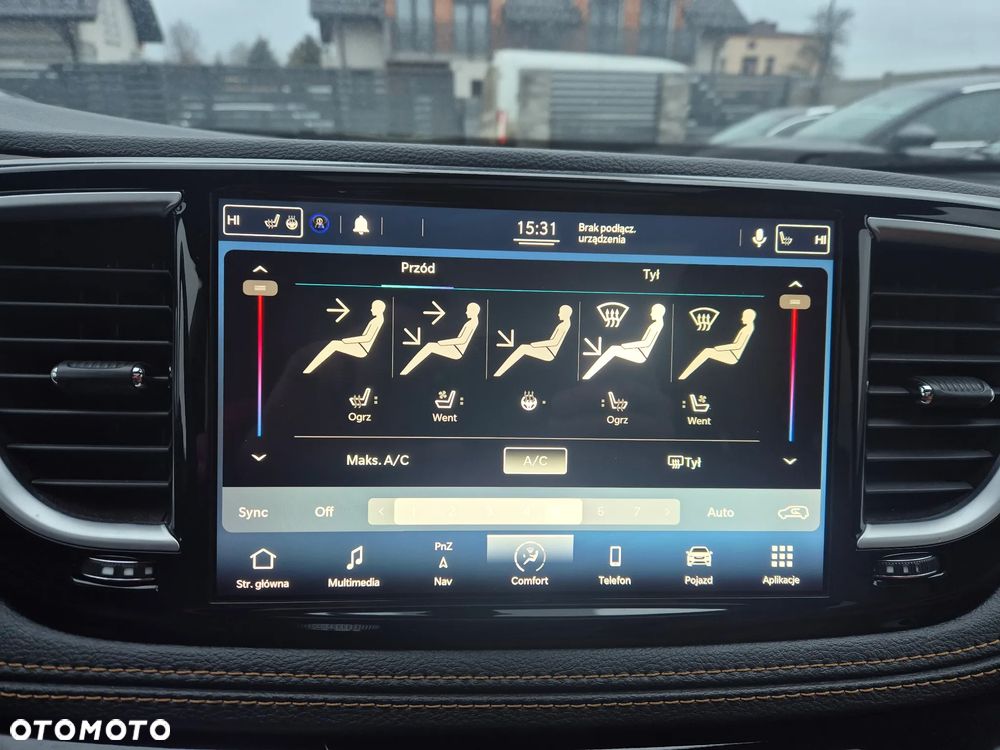 Chrysler Pacifica - 34