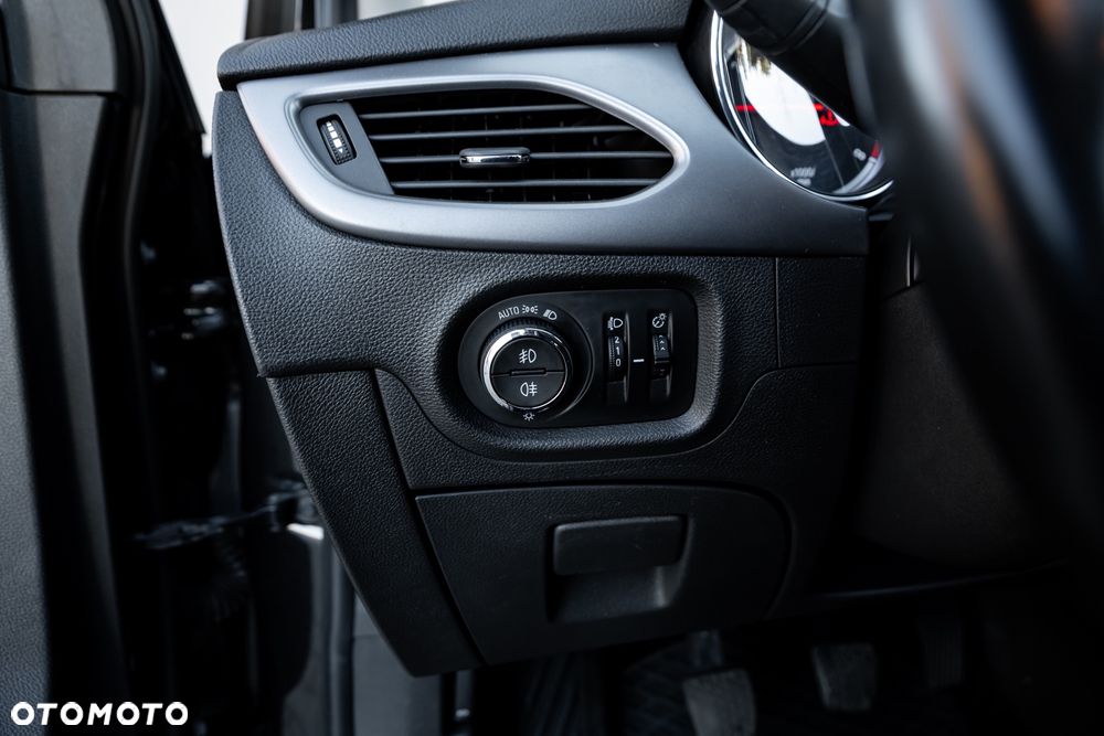 Opel Astra 1.4 Turbo Start/Stop Dynamic - 25