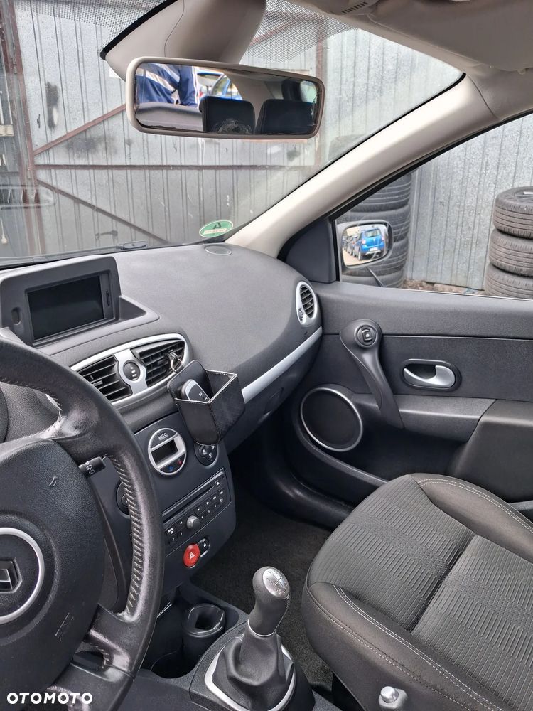 Renault Clio - 11
