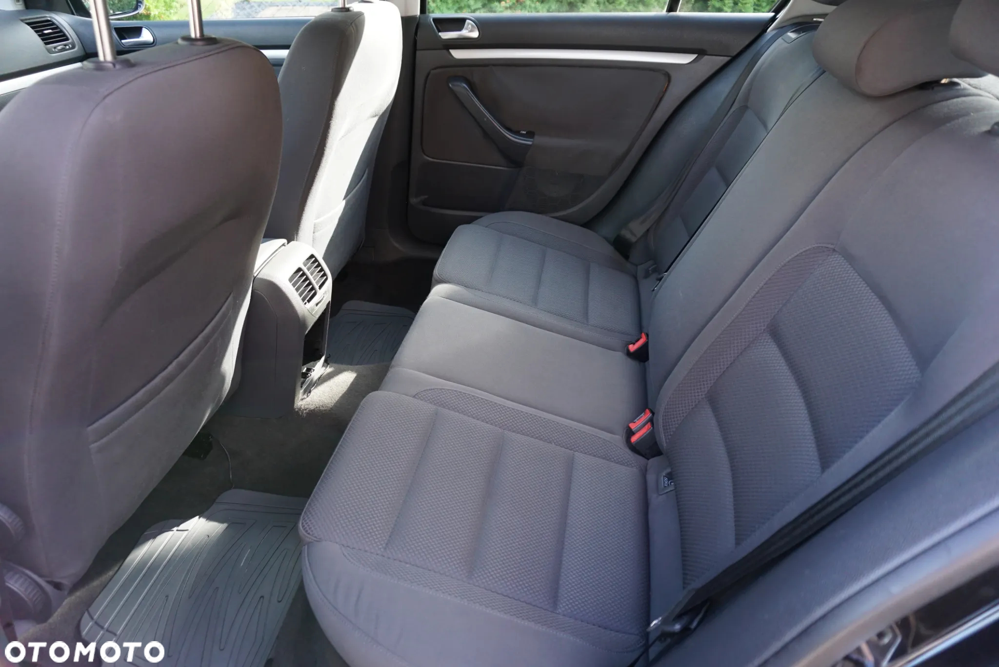 Volkswagen Golf - 10
