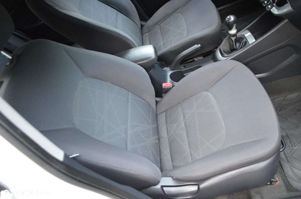 Kia Rio 1.2 L - 29